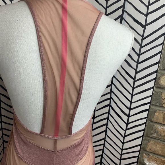 If you’re lucky tank lululemon size 4 - Picture 6 of 7